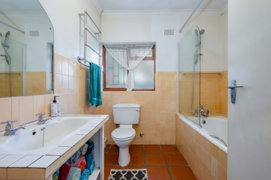 6 Bedroom Property for Sale in Golden Acre Western Cape